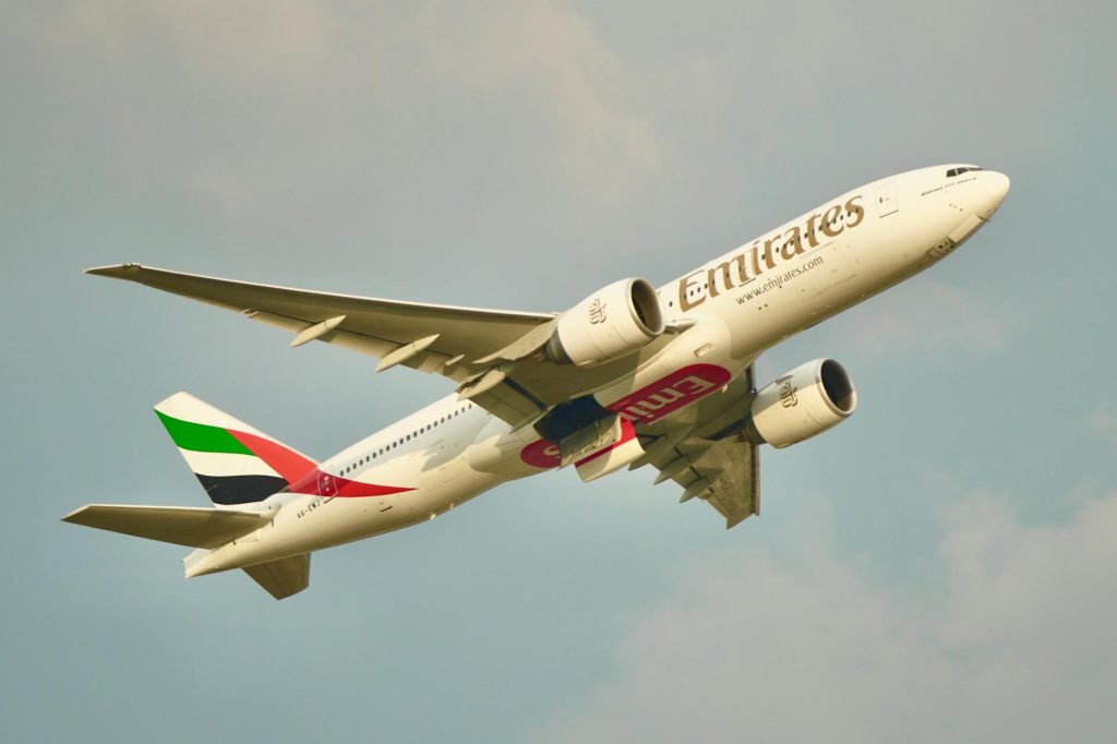 A comparison of the best airlines to fly to Dubai from Kenya, highlighting cost, convenience, and comfort.